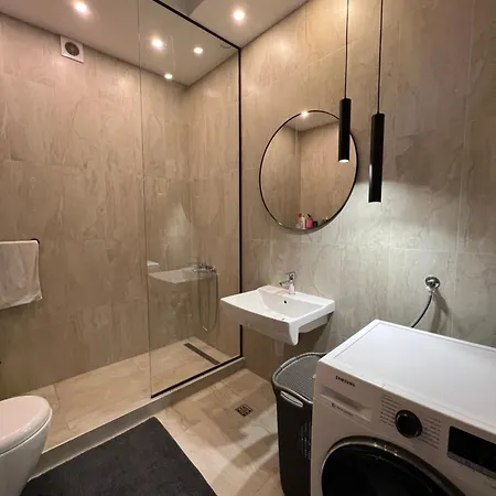 Premium Living Apartment *