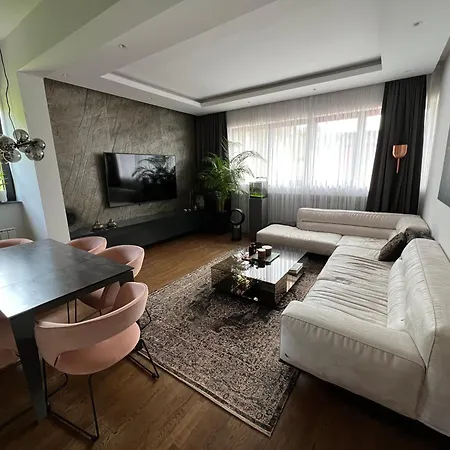 Premium Living Apartment *